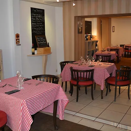 Otel Le Petit Bistrot Laval (Mayenne)